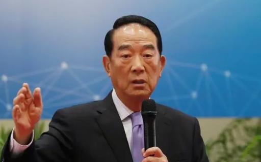 九三大阅兵刚看完，宋楚瑜竟放话：大陆必须承诺不用武力统一！这个话甩出来的时间点