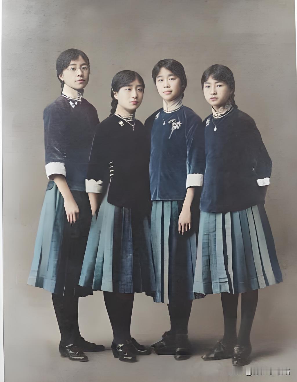 1916年，林徽因与表姐妹们的合影，照片中左起依次为：王孟瑜（17岁），林徽因大