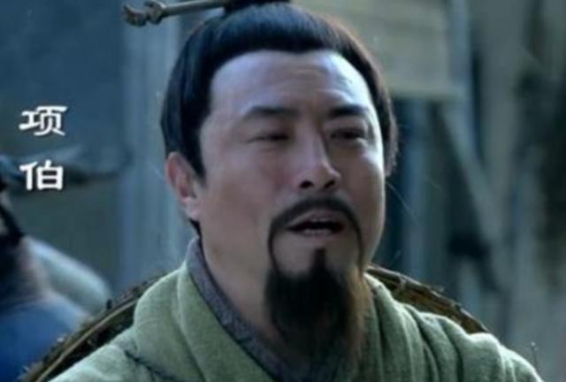 项伯是项羽叔父，为什么吃里扒外？项羽还不杀他？有没有可能在项氏家族眼里项羽才是吃