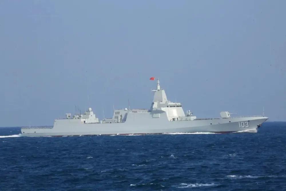 黄海上空几声巨响，055大驱击落大批无人机，给美日指挥官上了一课！最近黄海上