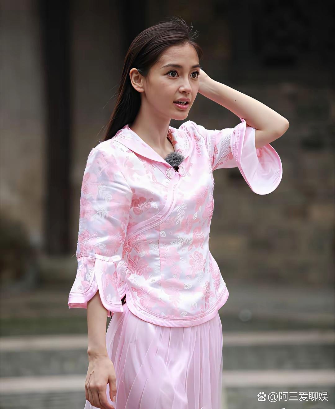 angelbaby素颜不算白，但五官太漂亮了，很真实​​​