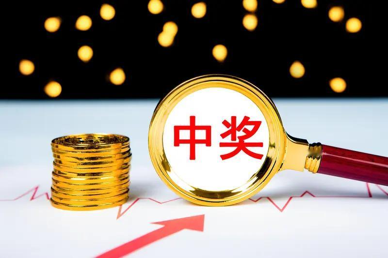 我要是能突然中五千万大奖，我不会对任何人说，我会悄悄先把房贷还清，再给儿子买套新