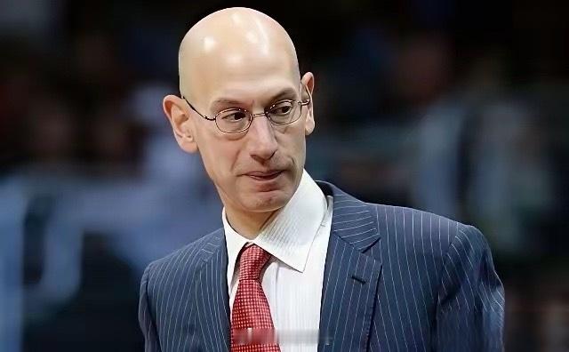 NBA总裁亚当·肖华彻底放低了姿态！76人官宣詹姆斯加盟后，尽管肖华亲自催促老詹
