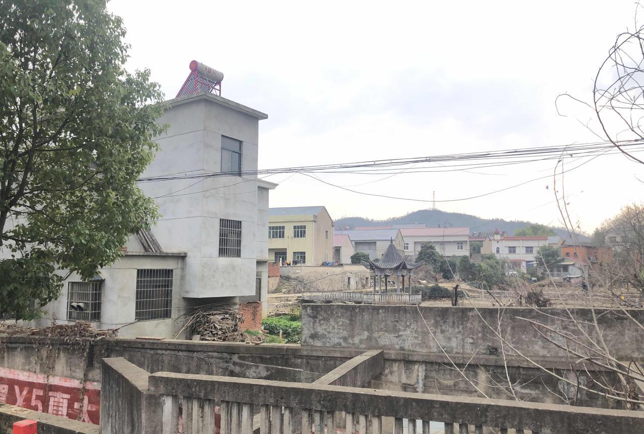 我们村里举办的升学宴大多是630元一桌的，有18道菜，别看价格便宜，但菜品毫不逊