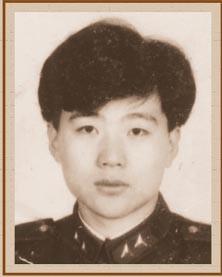 袁时光，男，1966年出生，北京市人。1989年参加公安工作，中共党员，生前为北
