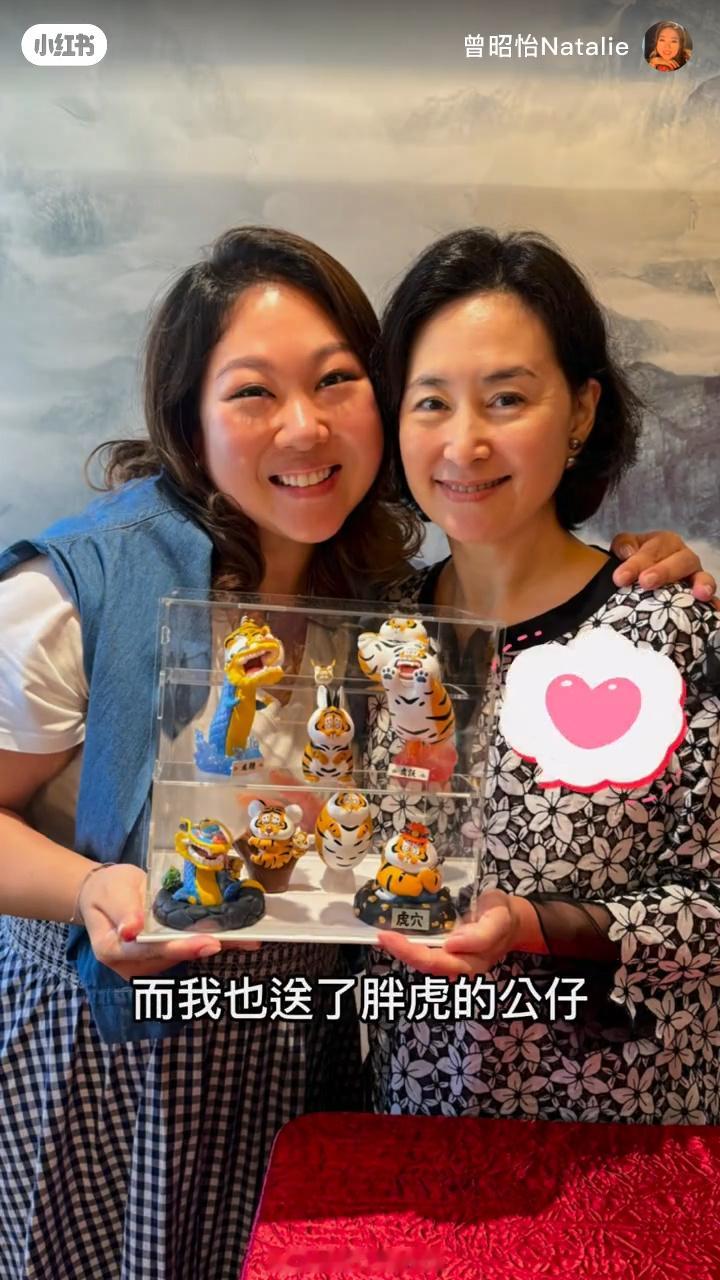 64岁何超琼举办百亿生日派对，童心未泯冻龄似五十多岁，富婆闺蜜杨颖欣雍容华贵有着