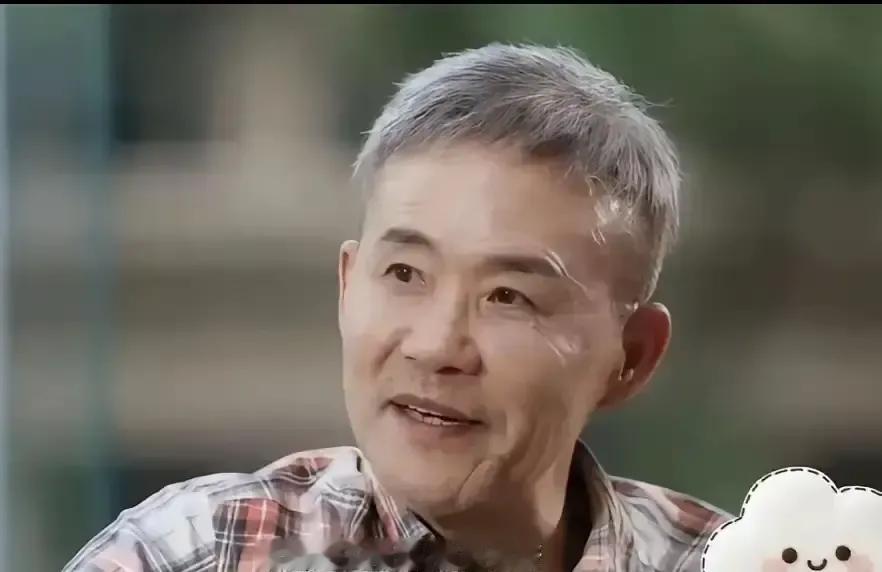 王石段永平聊人生，屏幕外一个老公看完转头跟老婆说“男人得找同龄”一句话把老婆整不