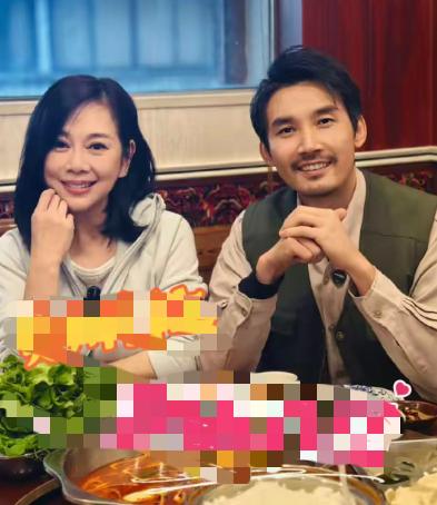 以前总想不通，陈松伶为什么会看上张铎。年轻时的张铎黑黑的，脸上皮肤也不太好