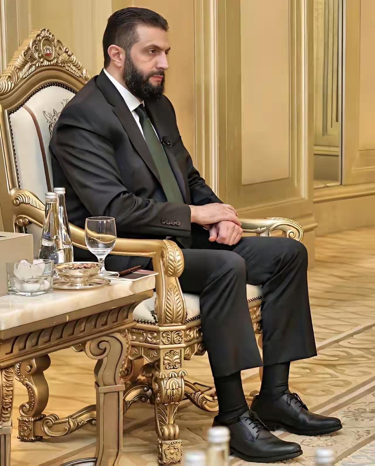 叙利亚的朱拉尼当局已开始炮击位于阿勒颇东部代尔哈费尔镇库尔德武装主导的“叙利亚民