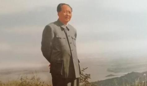 1956年，毛主席考察徐州，在接见徐州地委书记胡宏时，突然问他：“你知道‘四’下