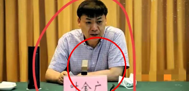 不喝酒也得背锅？这道理讲不通！信阳一场酒局喝死了人，结果5个没沾酒的公职人员被