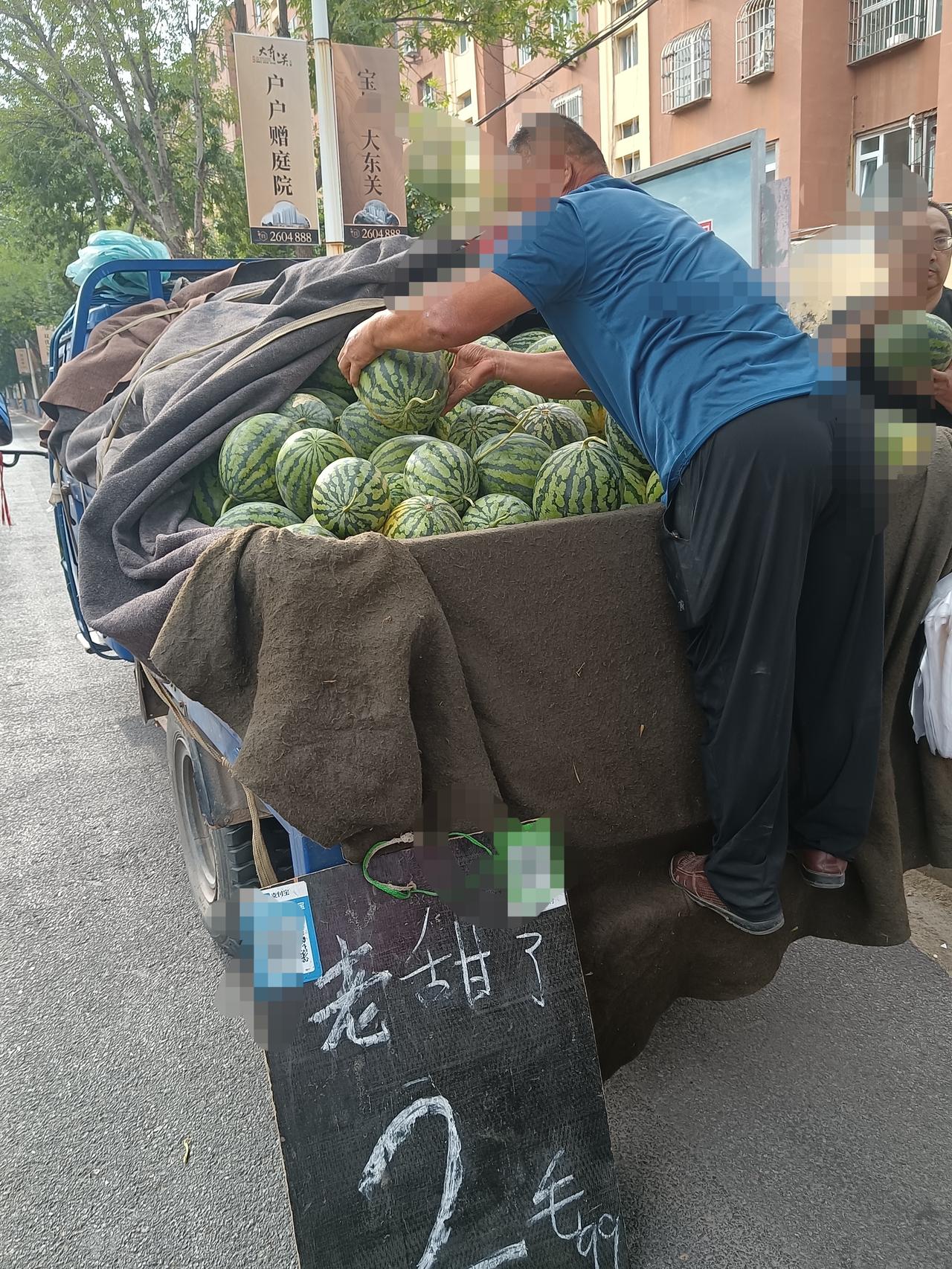 该说不说，现在卖西瓜的也玩上套路了。