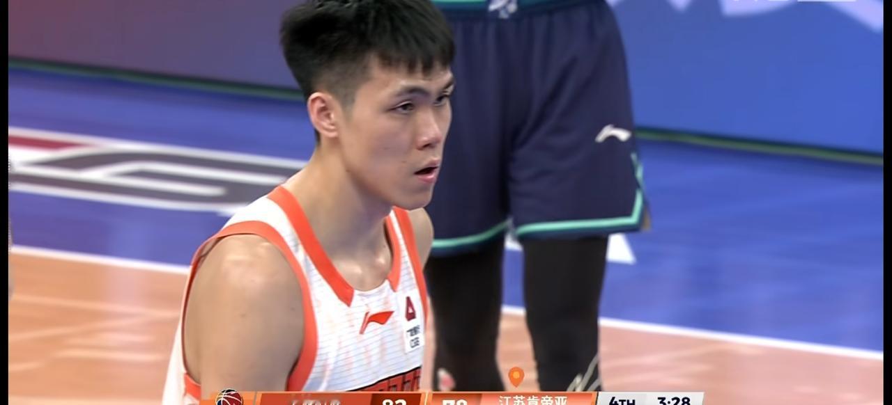 老六真丝滑！1月25日晚，江苏队和宁波队的比赛太刺激了！庞峥麟简直神勇，一个人