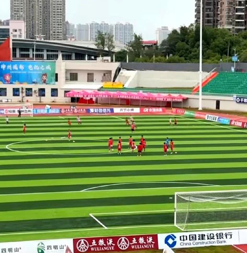 黄牛票一夜腰斩，球迷笑了9月27日永州主场，原价120的票黄牛喊60都没