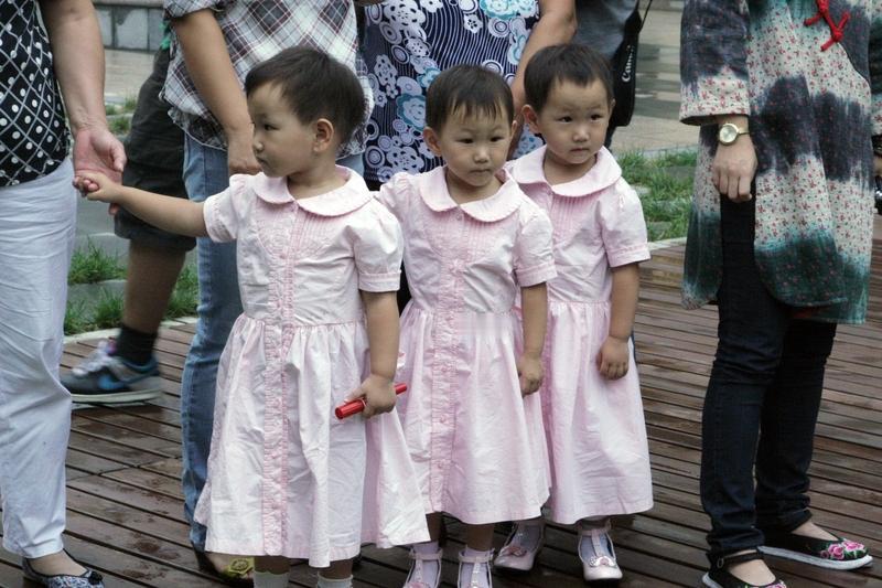 广东夫妻像双胞胎网友建议查下DNA广东这对95后夫妻太有意思了，被网友称为“