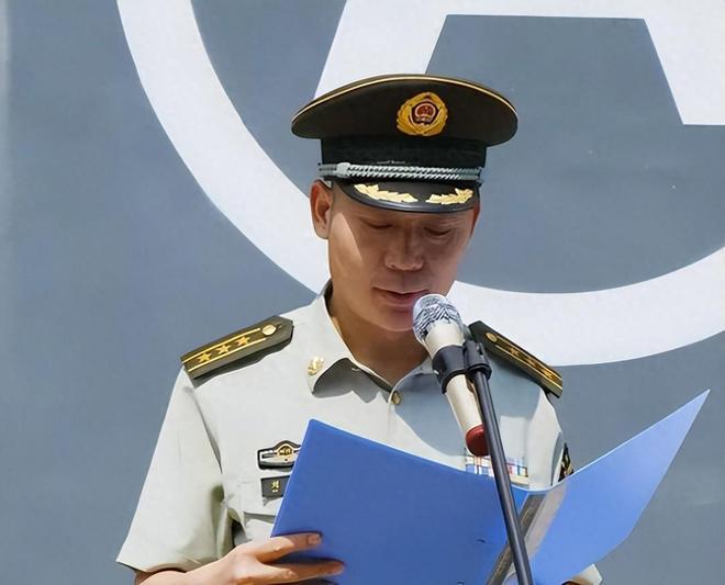 什么是军官本科化？九十年代后期，军队提出军官本科化的要求。拥有全日制本科及其