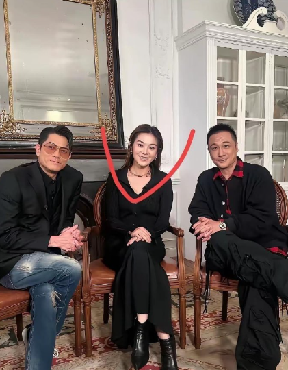 这个女人是谁啊？这么c位​​​