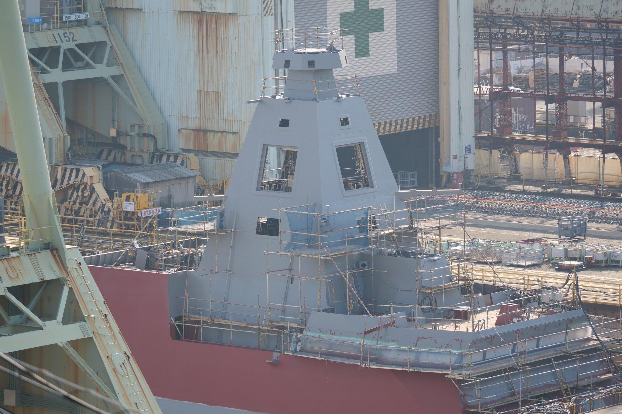 长崎造船所在建中的FFM-12，跟FFM-11也一样直接切开VLS预装位置舰名