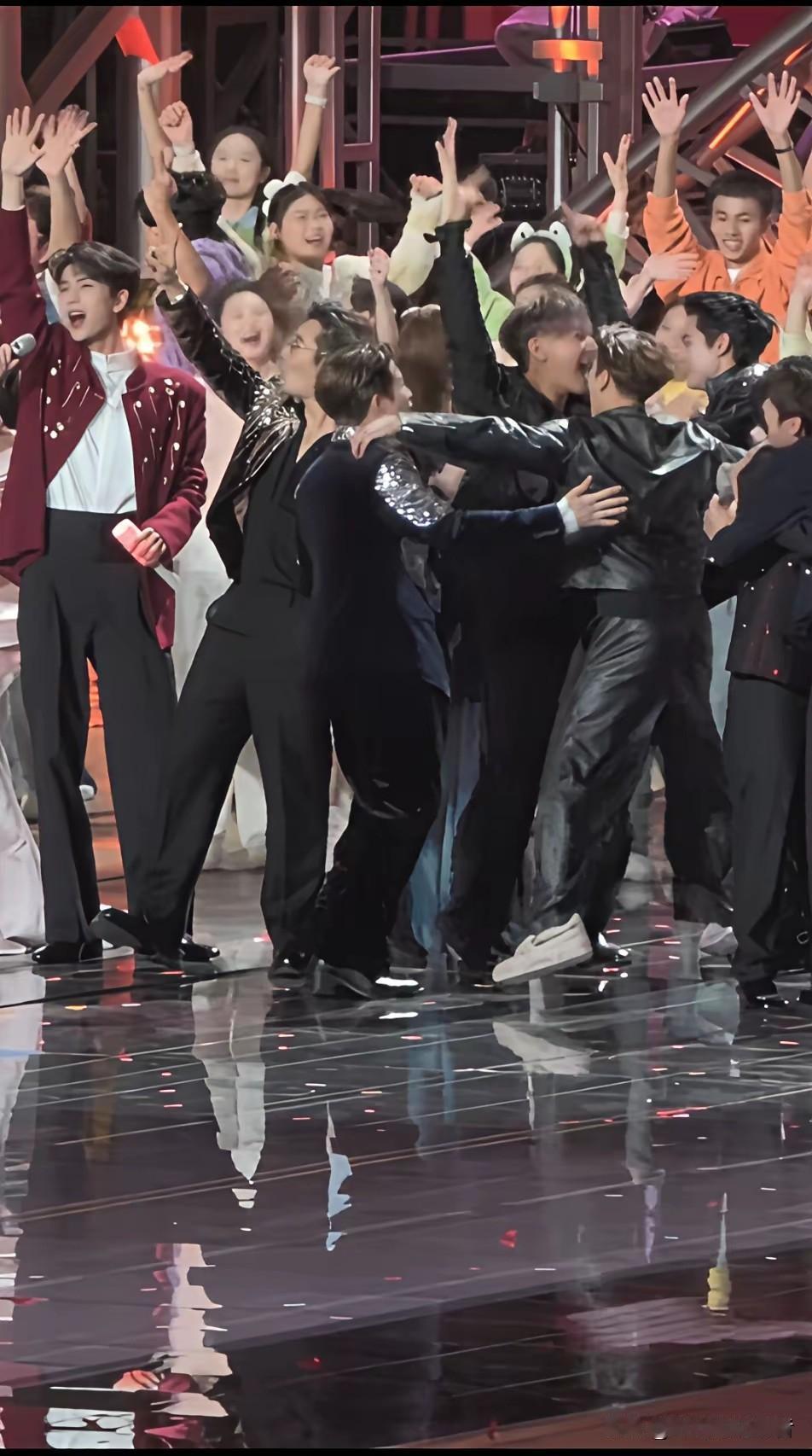 徐艺洋真是嫁对了人，如果不是黄子韬她哪里有机会上元旦晚会，徐艺洋最好的运气就是被