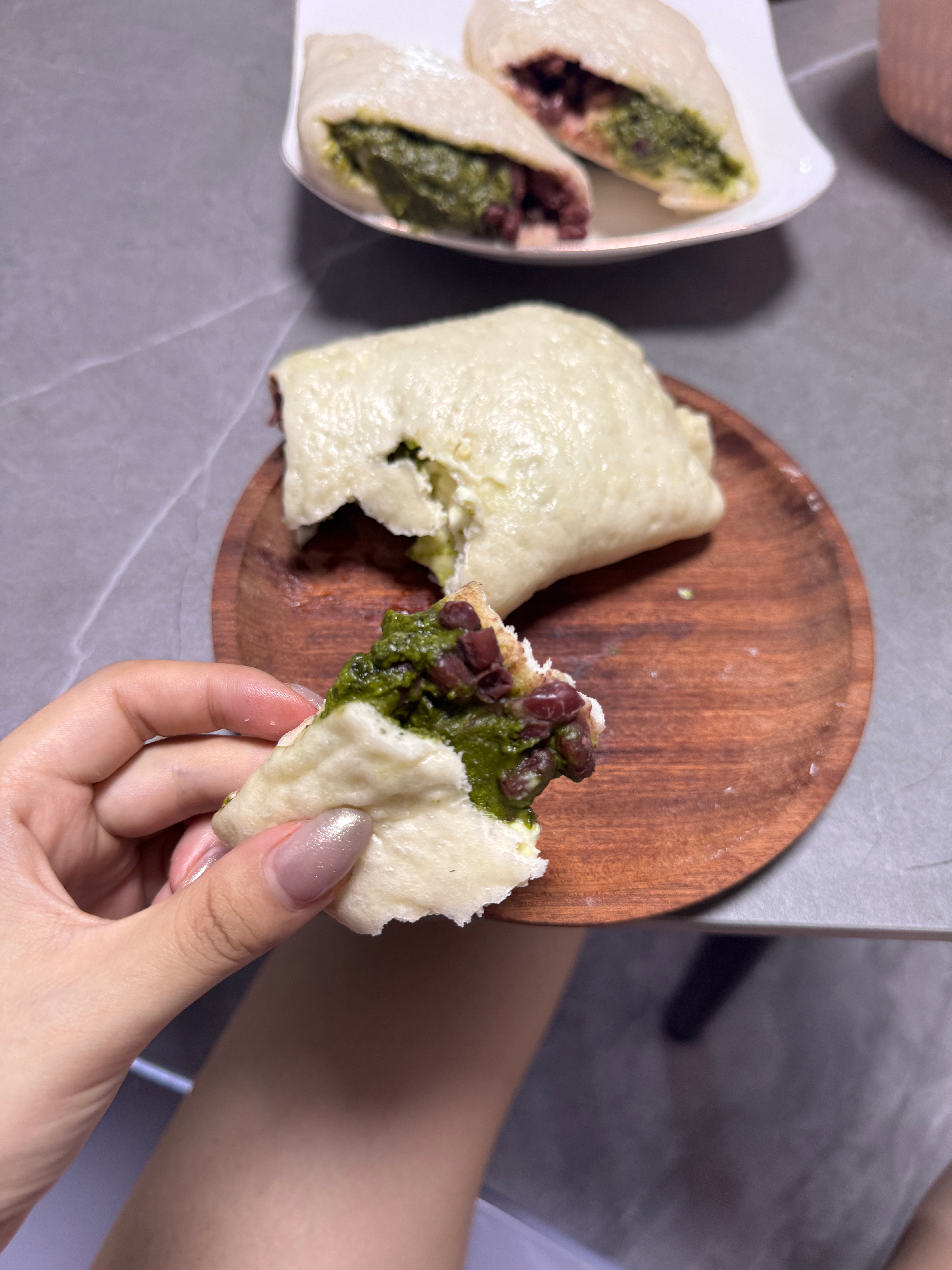 🦖小厨房今天做了五谷丰登馒头红豆加了好多糖抹茶乳酪给的太满咯最近一周都是一天