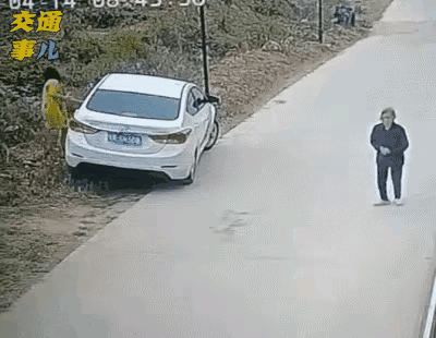 冥冥之中自有天佑。女司机和老太太都是有福之人，一个避免了高额赔偿，一个避免了皮肉