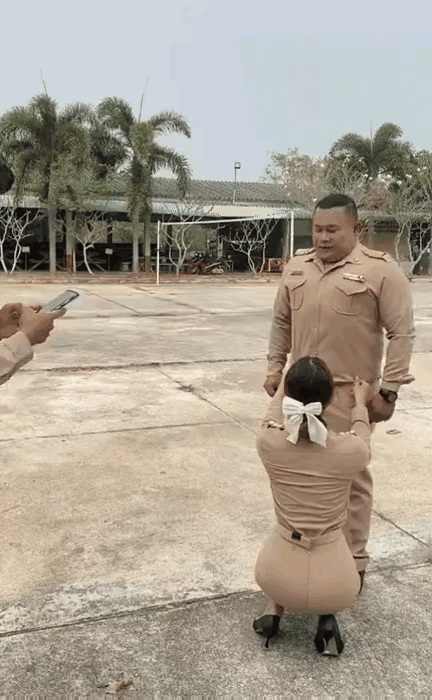 为了拍个照片，也是非常用心了！拍一拍就开心