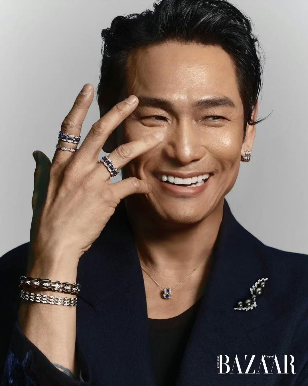 作为老一辈的唱跳天王，已经年过花甲的杜德伟依旧魅力十足。