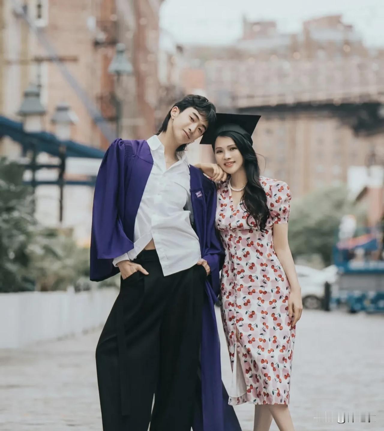 其实离异又再婚的家庭，妈妈的立场很重要，就像伊能静和她儿子。还记得当时恩利受