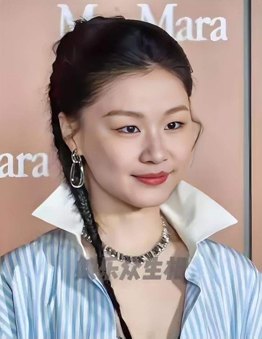 李雪琴问金靖：你和你老公怎么认识的？金靖说：我给他发信息，说想找个人结婚。他