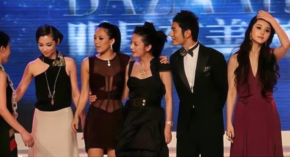 娱乐圈抱团排挤这种事真的是什么时候都会有，章子怡，赵薇，周迅，李冰冰聊得不亦乐乎