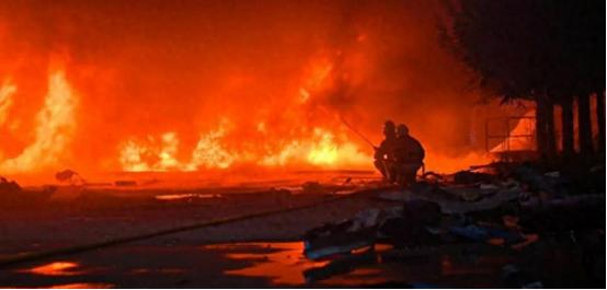 不装了，特朗普准备发动战争，六国被列入名单，各大势力选边站 “我结束了八场战