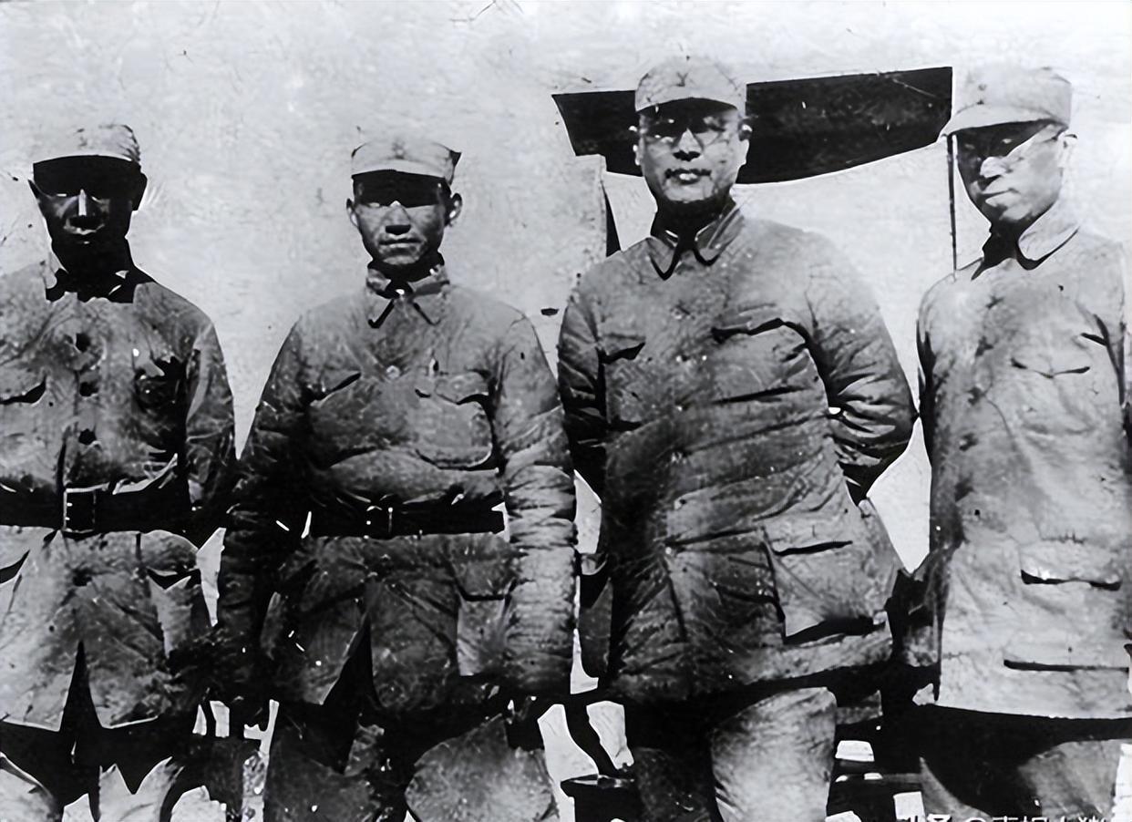 1940年秋天，八路军115师在鲁南桃峪村召开高级干部会议，山东分局书记朱瑞到会