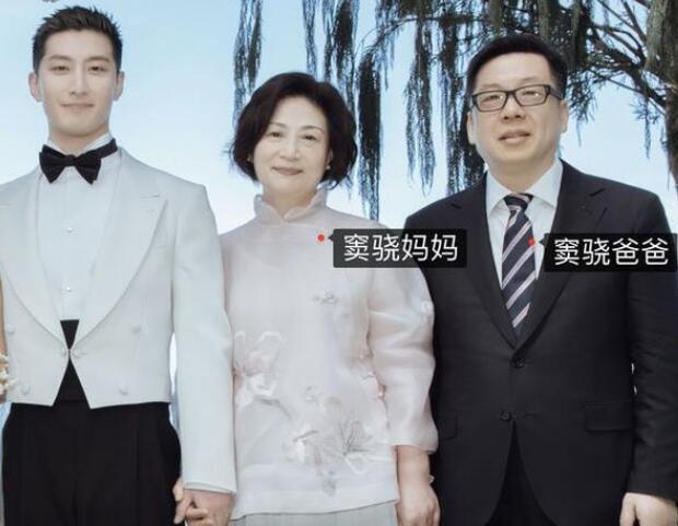窦骁的家庭背景 祖父，是文工团团长，还担任乐队指挥 父亲，是单簧管演奏家