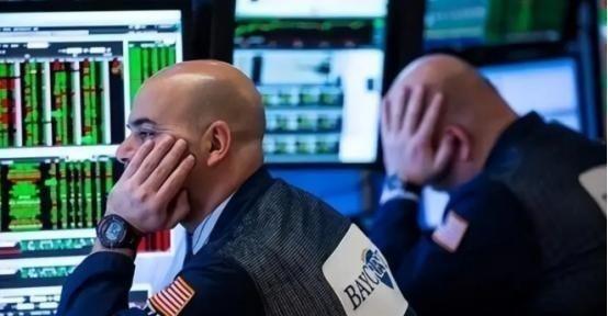 一旦中国今天清空全部6933亿美元美债，明天我们自己的出口企业，就将接不到一张新