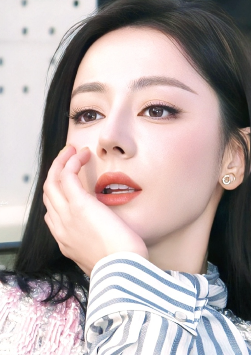 喜欢你是件幸福的事，所以我们会竭尽所能陪你明亮