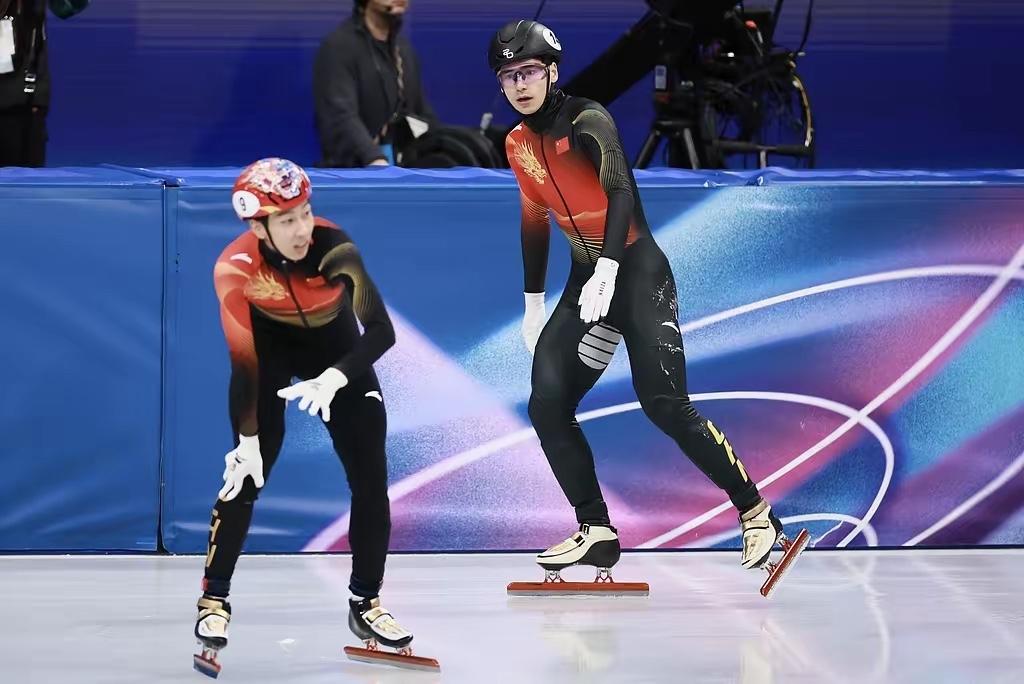 北京时间2月15日凌晨的米兰冬奥会短道速滑男子1500米决赛太让人揪心了。中国选