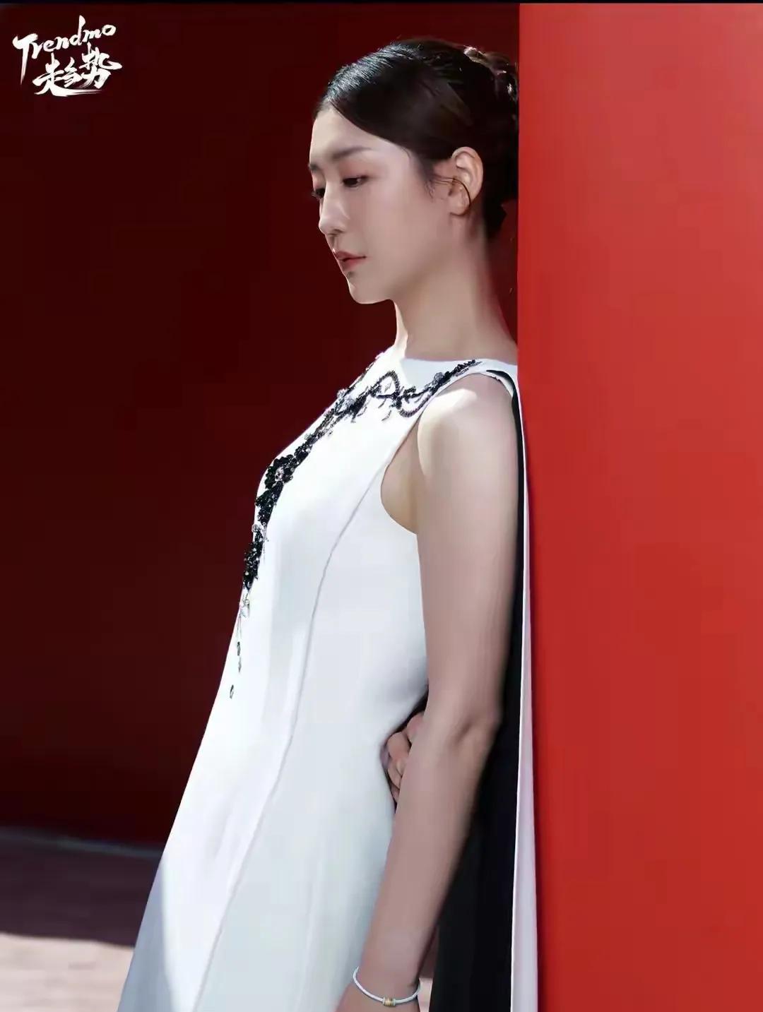 说真的，陈梦这个时候发这些照片有点不合时宜！明天就是多哈世乒赛的开赛时间了，也