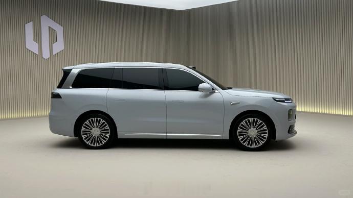 零跑D19的价格，我觉得还是有点高了。之前我还想着，能不能19.98万起，结果