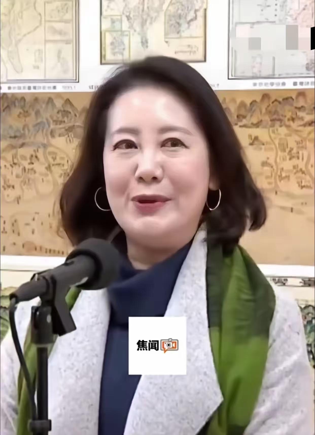 请大家记住这副丑恶的嘴脸，这个就是台湾的吴思瑶，她叫嚣称：“被大陆列为台独顽固分