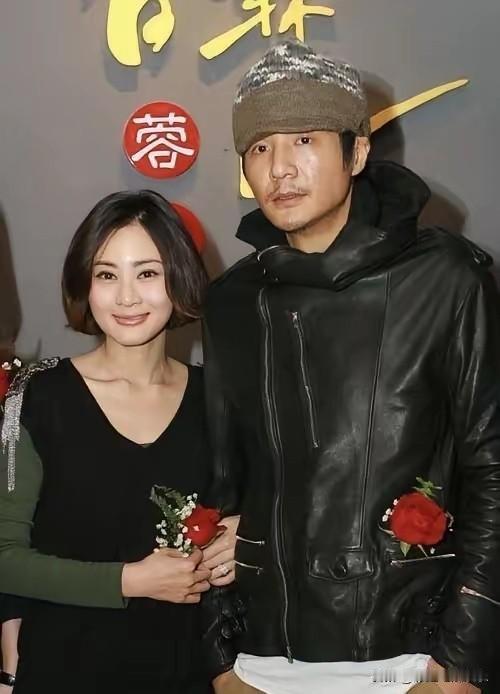 这是朴树和前妻吴晓敏的合影，吴晓敏被称为低配版的周迅，菀菀类卿，朴树喜欢的永远是