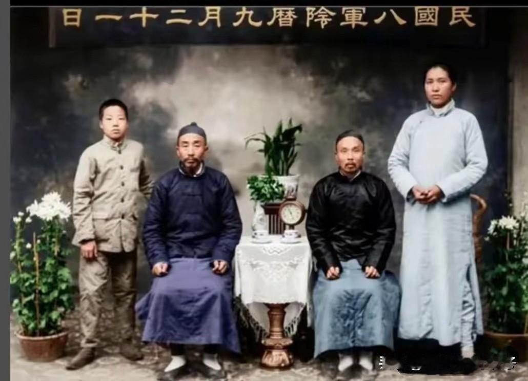 毛主席和父亲唯一的一张合影1919年11月21日（民国八年九月二十一日），其