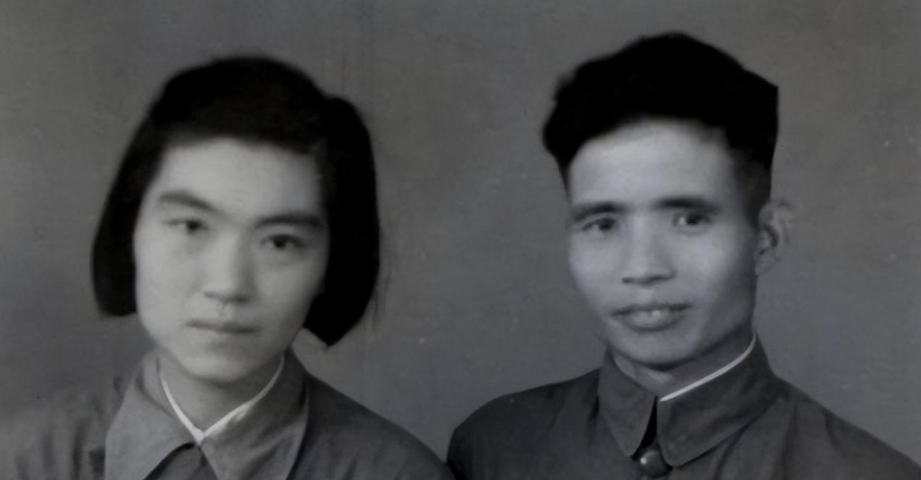 1950年，一个干部告诉妻子自己去中南海见了毛主席。妻子一脸惊讶且不理解，干部连