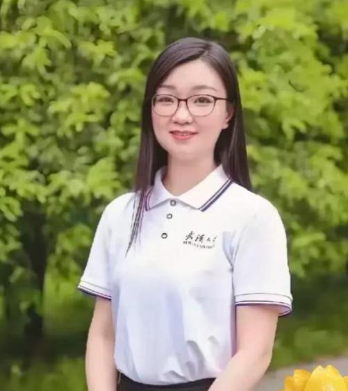 刘迪太狠了！捧杀肖同学再“社死”，退学三月才曝光把肖同学推上班长位置