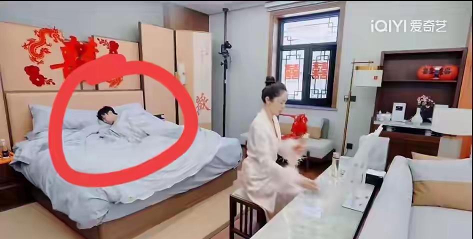 新婚之夜都被直播！如果是我，早就发飙了！董璇和张维伊的新婚之夜，节目组的摄像