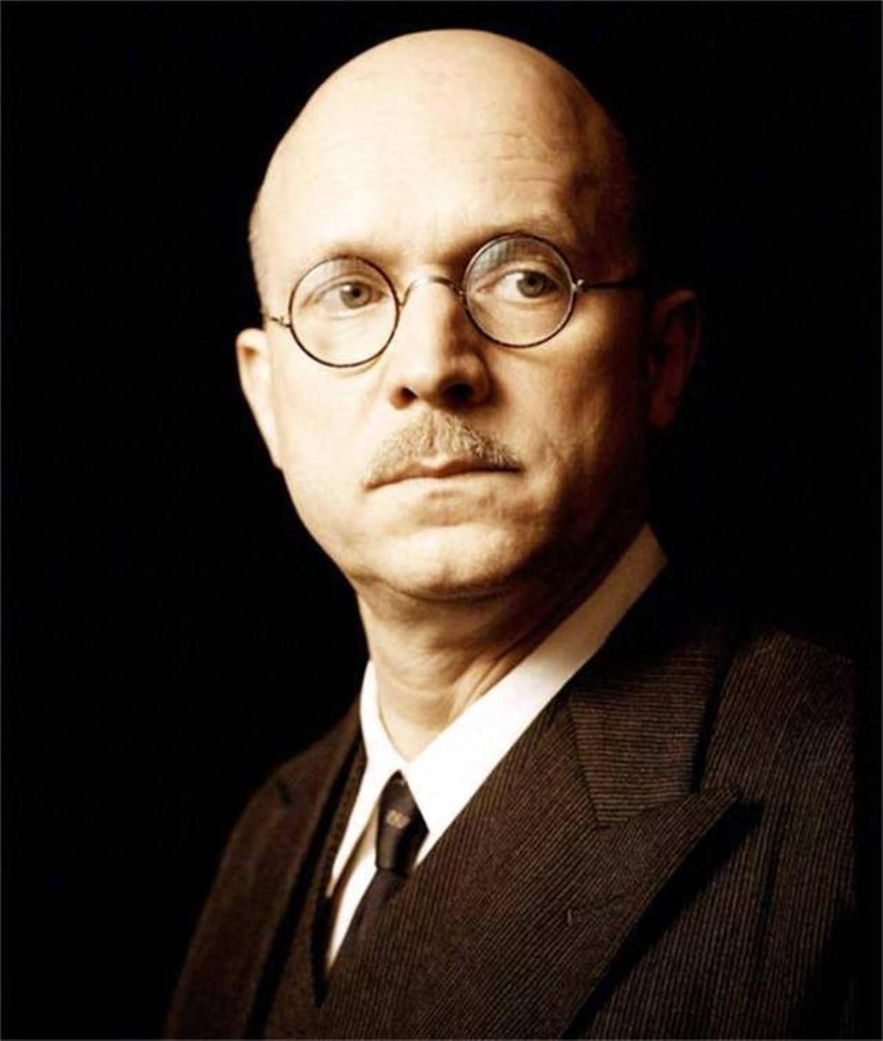 在南京，拉贝故居已成为纪念馆；在海德堡，他的墓碑上刻着“南京好人”。中德联合修复