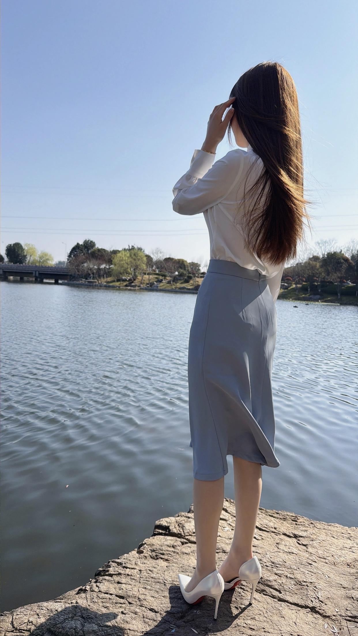 为什么说女人美在气质有气质的女人着装品味往往不错。