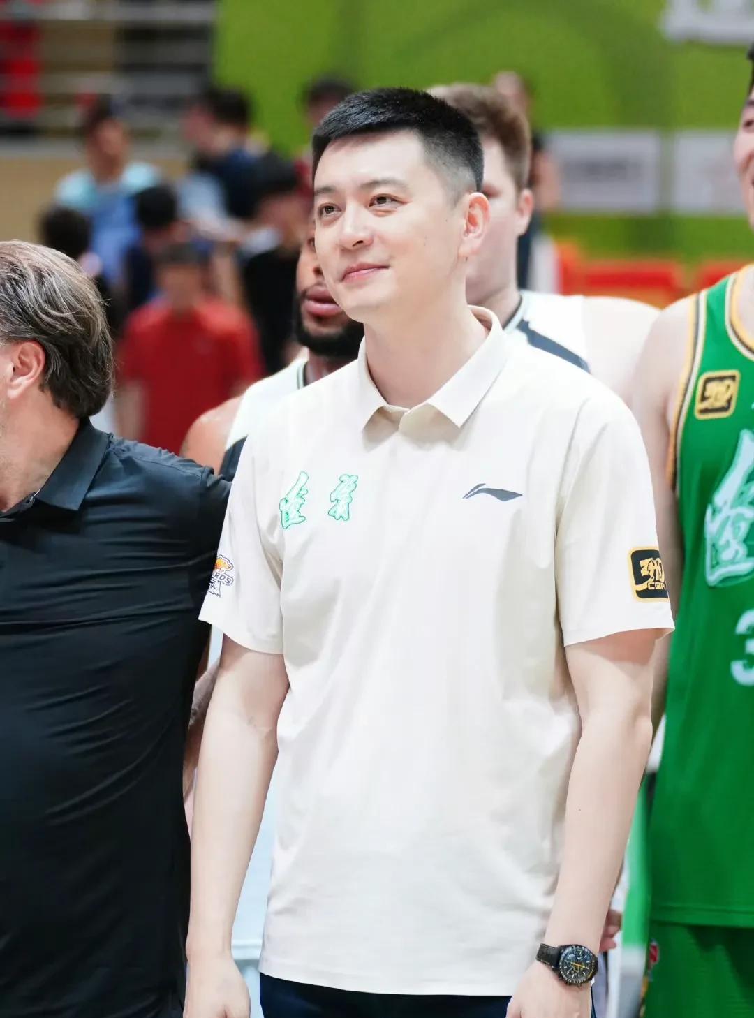 杨鸣不愧是cba三连冠王教头！四国热身赛，对阵强敌墨尔本老虎，临场应变能力强，让