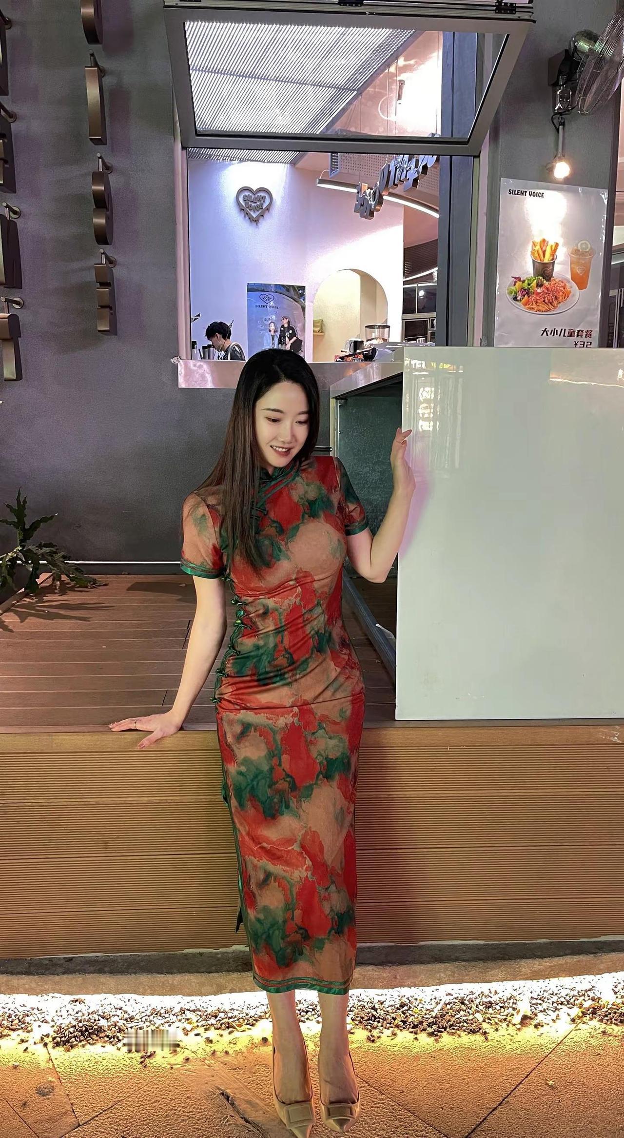 风寒侵夜枕，霜冻怯晨妆原创视频旗袍纪录美好生活分享生活