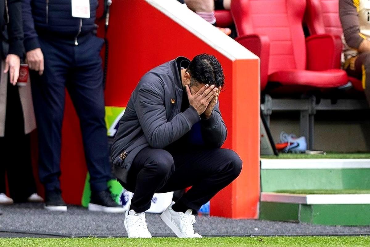 花了两个亿，踢成这样，曼联这管理层是真行。阿莫林刚下课了。2026年1月5号