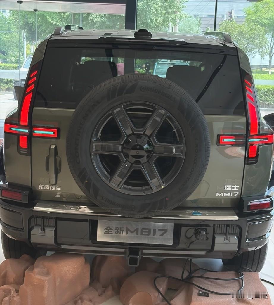 不服都不行！30万买国产硬派越野车，该选择谁第一款：东风猛士M817第